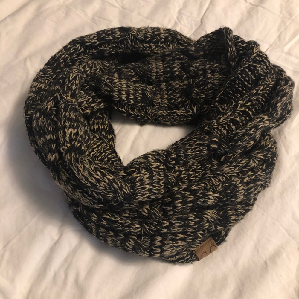 Chunky knit infinity scarf